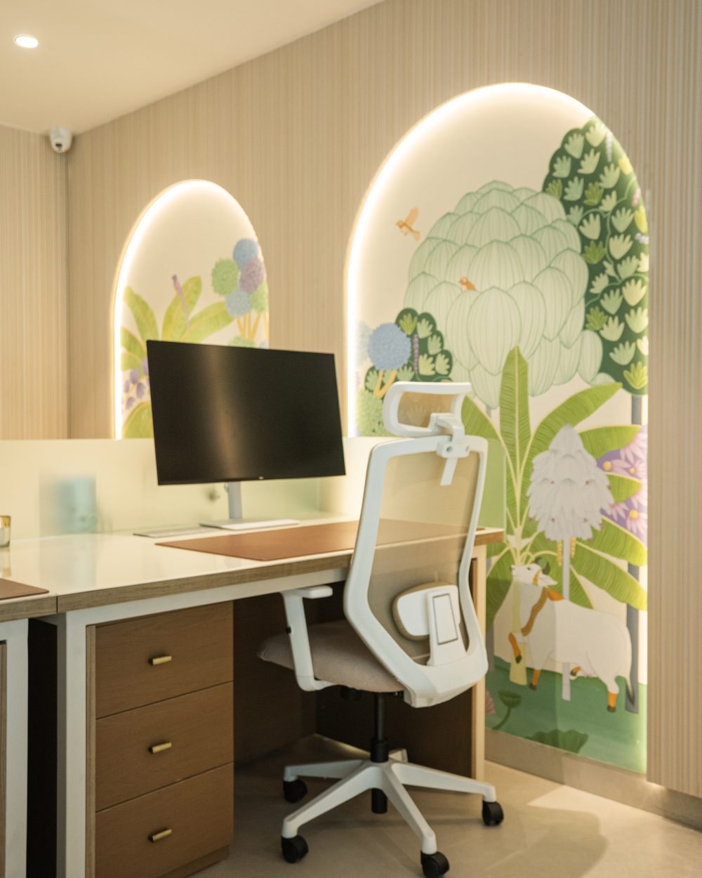 Niru India, an office of murals and arched niches in Marathon Complex